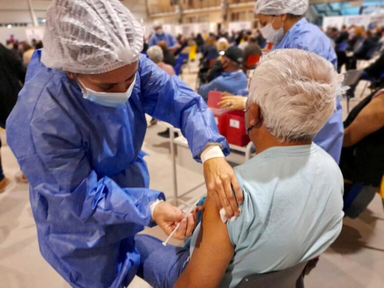 Vacunas Covid-19: comparten los efectos secundarios por primera vez