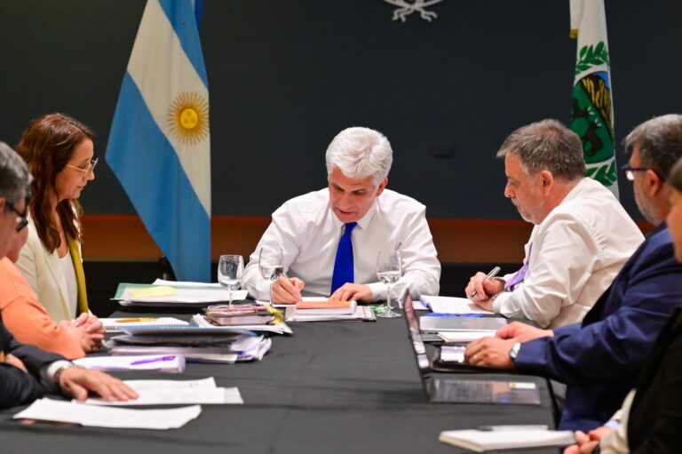 Viviendas sociales: El Gobierno analiza una masiva regularización dominial