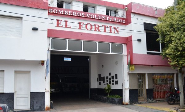 Bomberos de “El Fortín” juntan caramelos para donar en Reyes