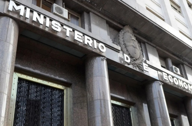 Economía asegura que no hay atrasos en los envíos para el pago de salarios en universidades u organismos descentralizados