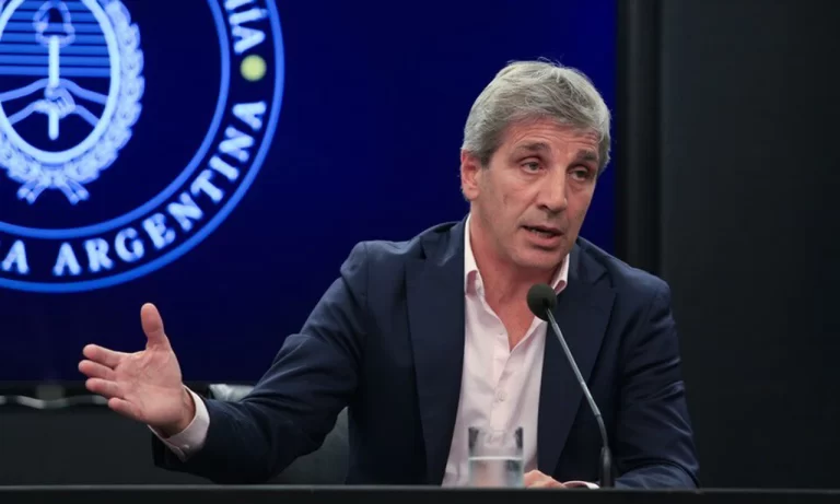 Gobierno anuncia bono de 70,000 pesos para jubilados, y estudia nuevo acuerdo con FMI