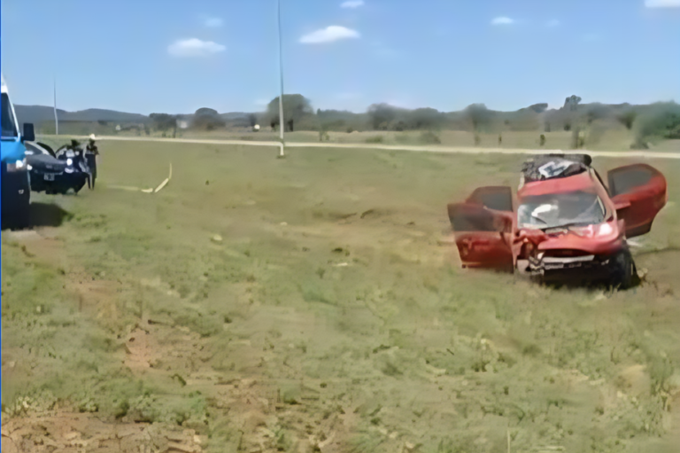 Una camioneta volcó tras esquivar un perro en Autopista de las Serranías Puntanas