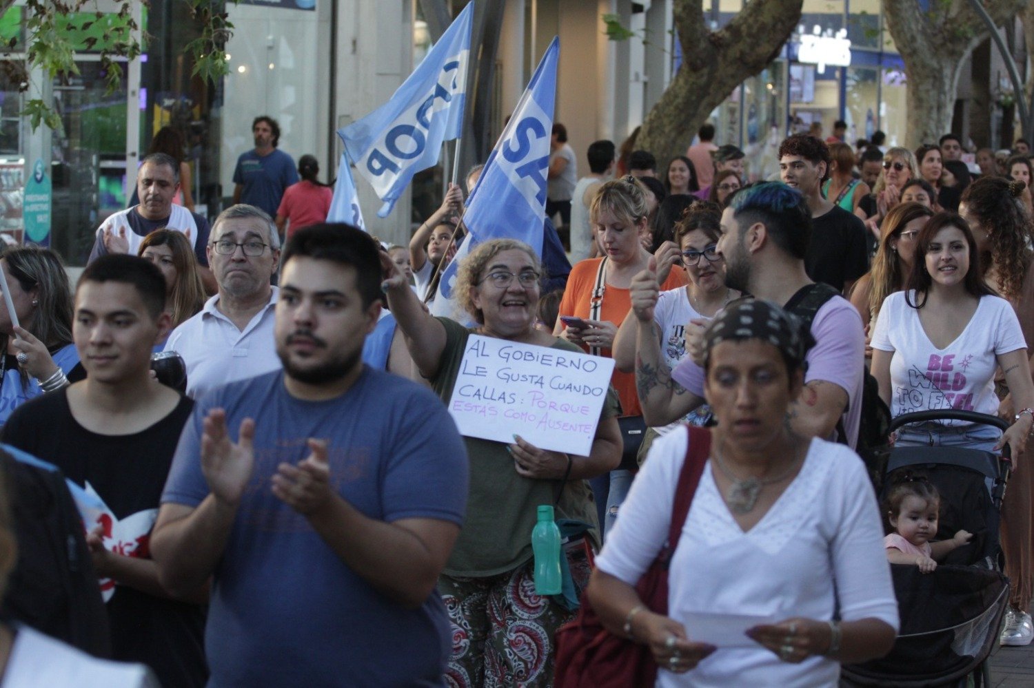 Los gremios docentes protestaron por las medidas del gobierno y actualización salarial