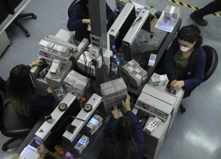 Argentina se está quedando sin billetes
