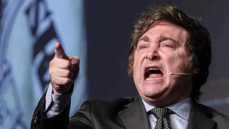 Milei de los pelos: Propone plebiscito y gobernar por decreto tras la derrota en el Congreso