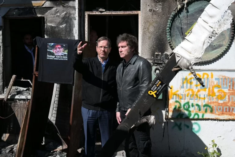 Milei recorrió uno de los kibutz israelíes atacados por Hamás, cerca de la frontera con la Franja de Gaza