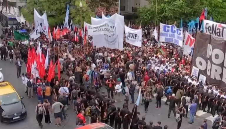 Movimientos sociales exigen asistencia a comedores