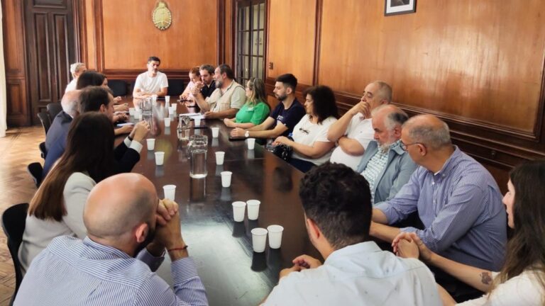 Otorgaron un 12% de aumento salarial para febrero a los trabajadores estatales nacionales