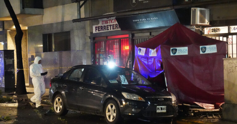 Tragedia en medio del temporal: Mujer de 74 años muere tras ser golpeada por una baranda en Recoleta