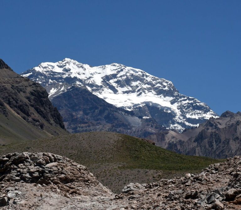 La vida extrema de la cirujana argentina en el Aconcagua