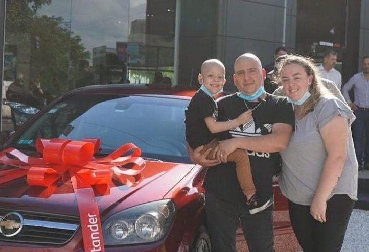Solidaridad en acción: Familia recibe un nuevo auto tras robo.
