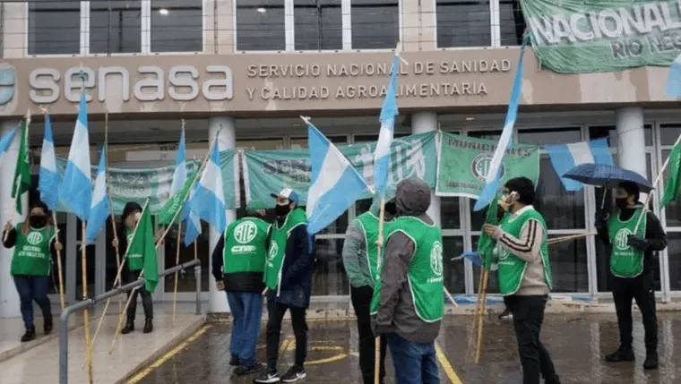 ATE anuncia paro del comercio internacional en protesta contra despidos en SENASA