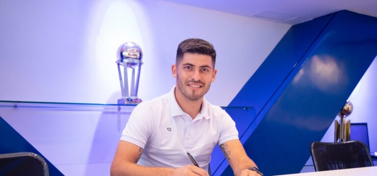 Un Jugador de Vélez Se Fugó a Paraguay Tras la Denuncia de Abuso