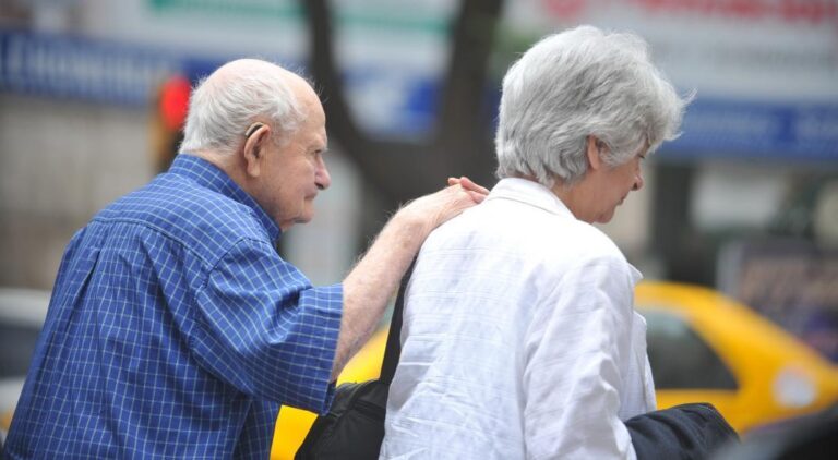Gobierno explicó el pago desdoblado a jubilados en abril
