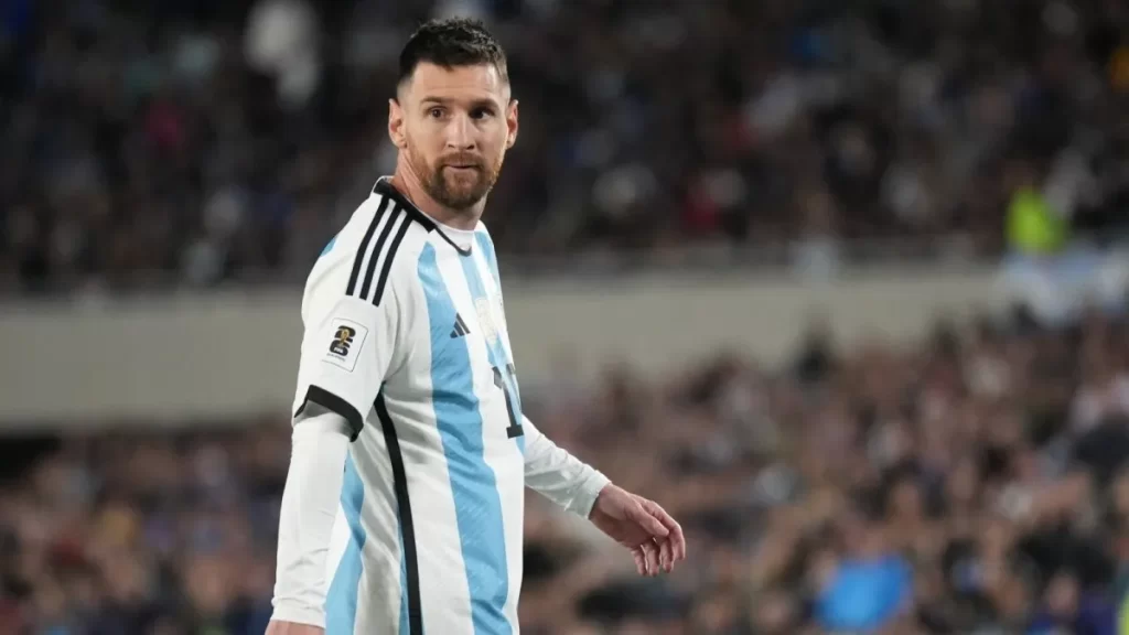 Messi volvió a entrenar se especula si jugará en los Cuartos