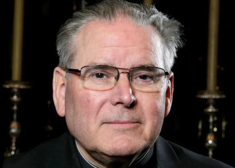 El Papa Francisco destituyó al obispo que reconoció haber abusado sexualmente de su sobrino