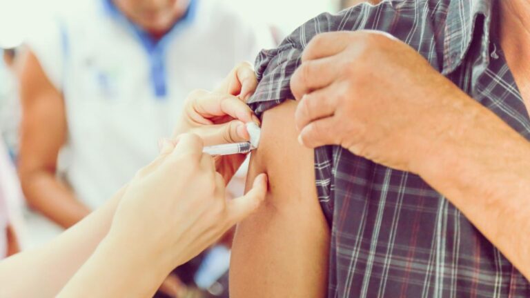 Un Hombre alemán se vacunó 217 veces contra COVID