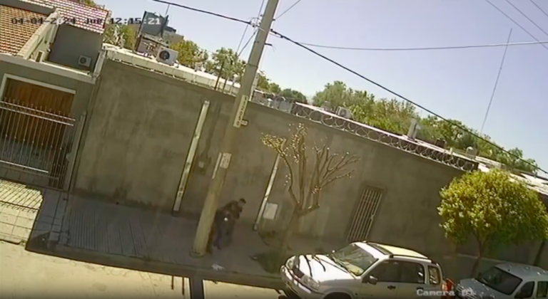 Intentó robar una camioneta en Villa Mercedes y el dueño lo corrió a las trompadas