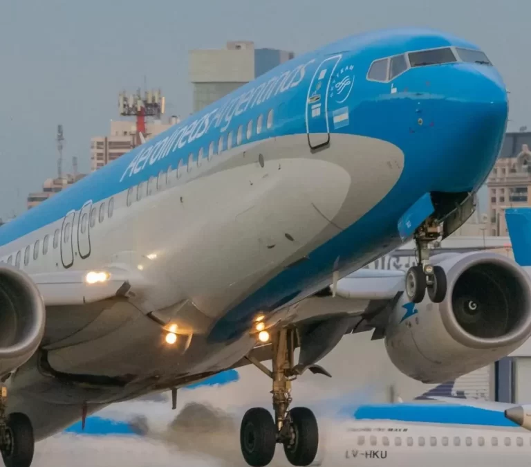 Casi no quedan pasajes para viajar a Roma y participar del funeral del papa Francisco