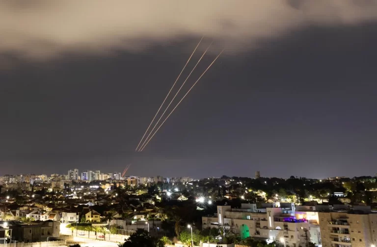 Irán dice que el ataque a Israel es de "autodefensa" tras la ofensiva israelí en Damasco