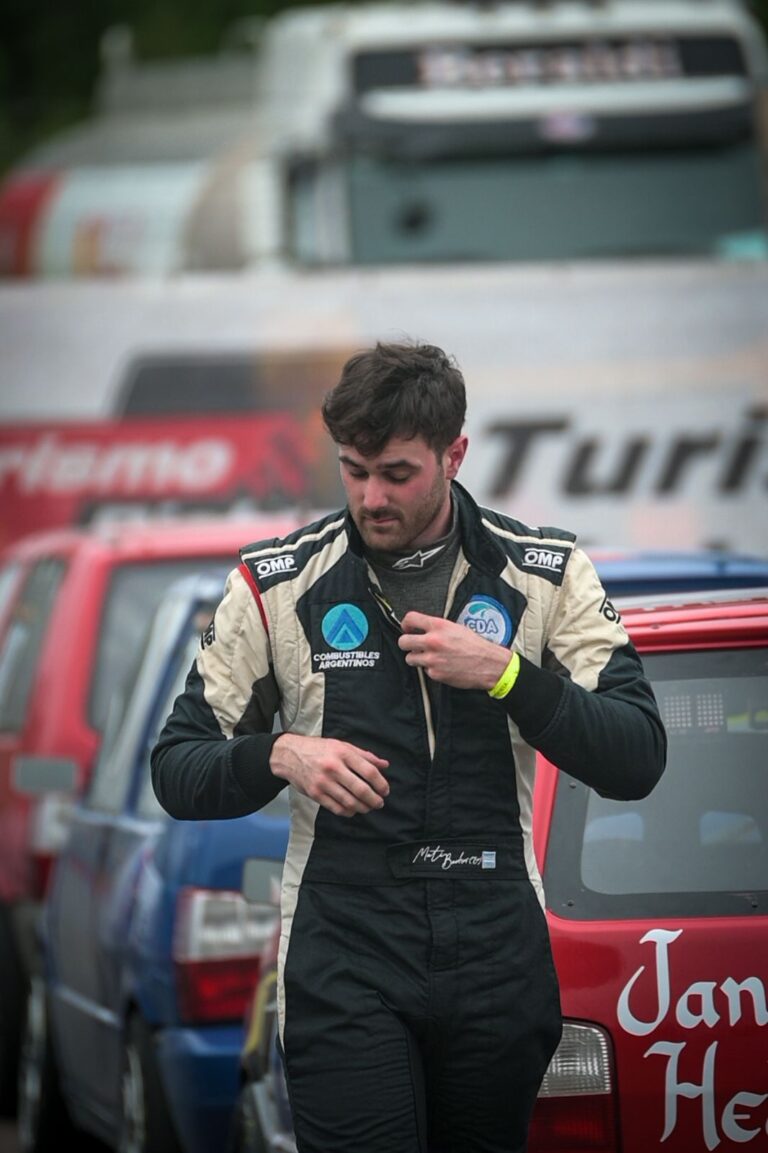 Matías Becher se destaca en Turismo Pista Clase 1 y mantiene su posición en el campeonato