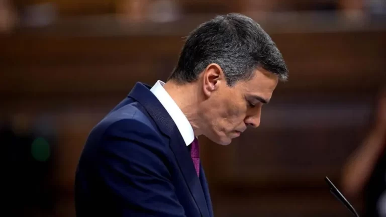 Pedro Sánchez decide continuar al frente del Gobierno español