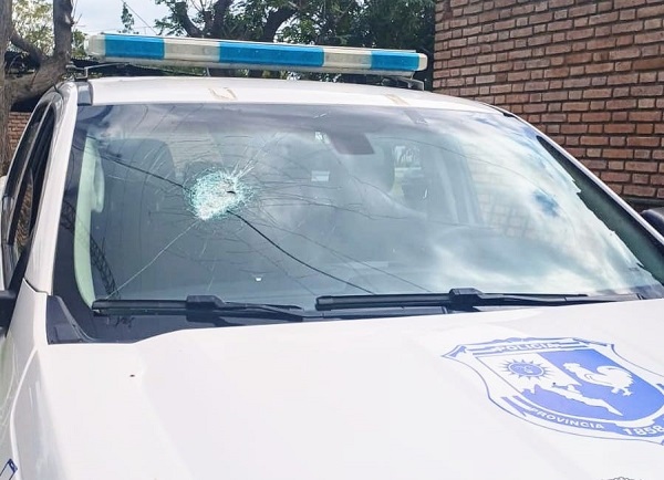 Disturbio en Los Molles: violenta pelea familiar desencadena caos en la autopista 25 de Mayo