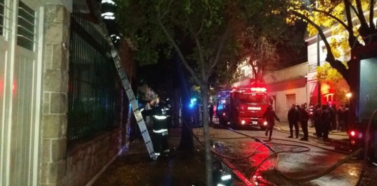 Tragedia en Villa del Parque: un incendio causó la muerte de dos mujeres