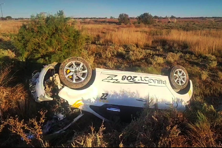 Un auto volcó en la ruta Nº 55 en uno de los ingresos a Villa Mercedes