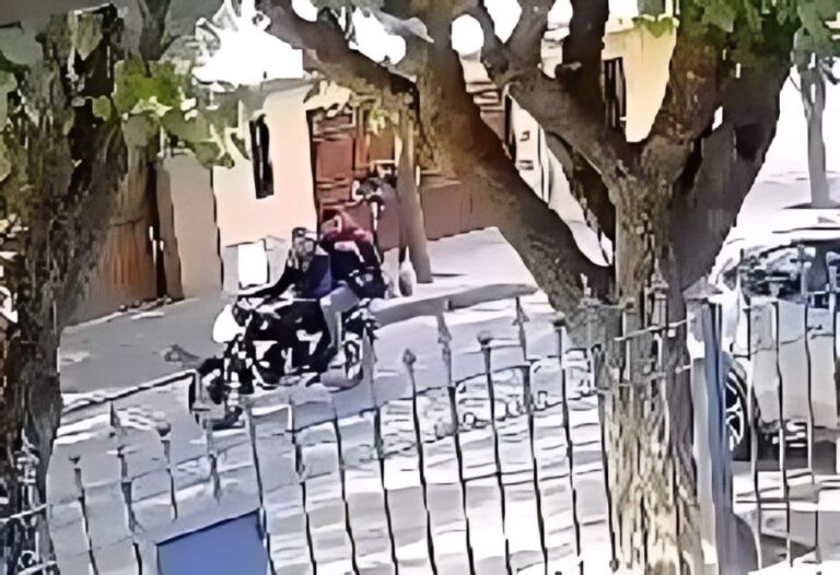 Motochorros asaltaron a dos mujeres en VillaMercedes