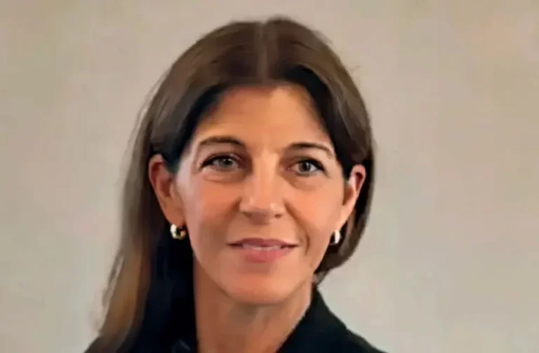 investigan a la titular de la aduana