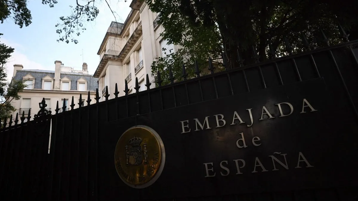 España retira a su embajadora