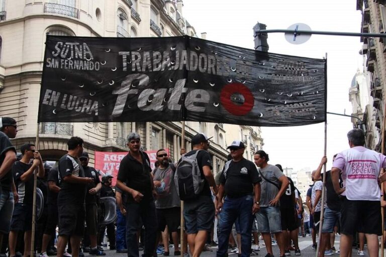 Despiden a 97 trabajadores en Fate por la caída de las ventas