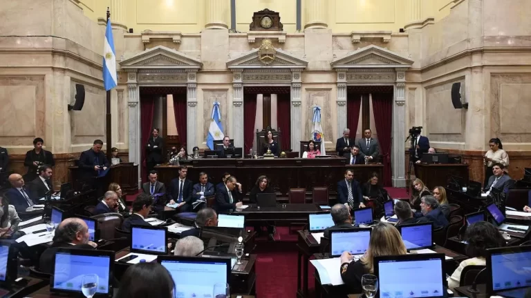 Ante la indignación los Senadores no se aumentarán a $8 millones