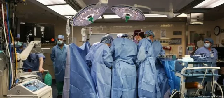 murió el receptor del primer trasplante de riñón de cerdo