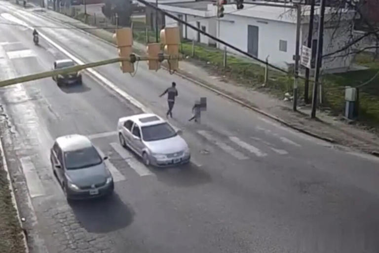 Córdoba, tiene 11 años, pide plata en un semáforo y fue apuñalado