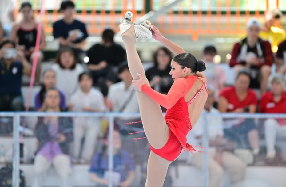 Tiene 16 años y es la promesa del patinaje artístico