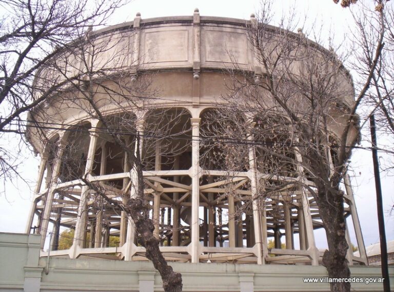 el sábado limpiarán el tanque de Obras Sanitarias Mercedes reprogramó la limpieza del tanque