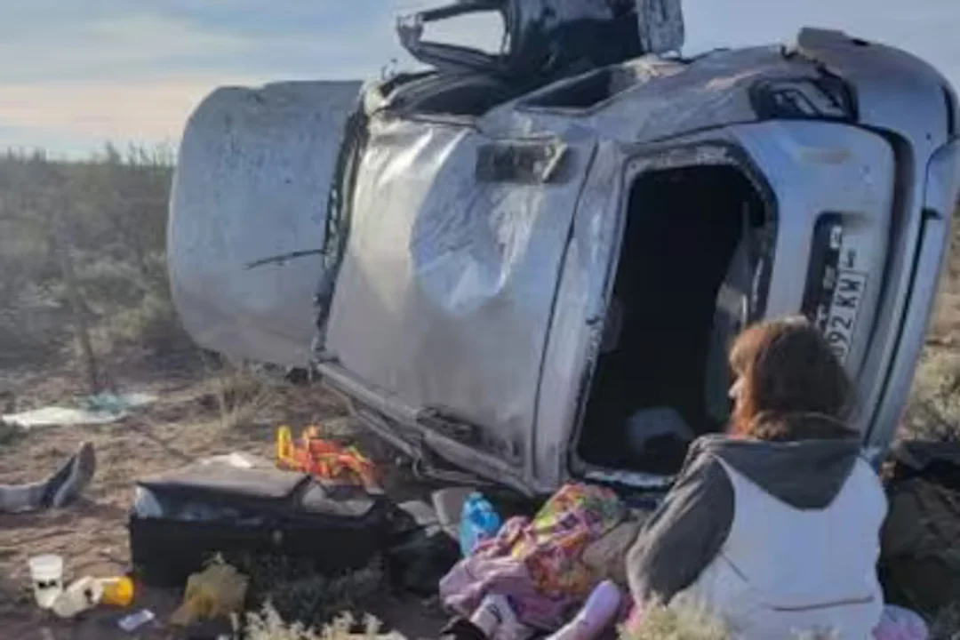 Viajaban a esparcir las cenizas de un familiar y volcaron en la camioneta y murió una mujer