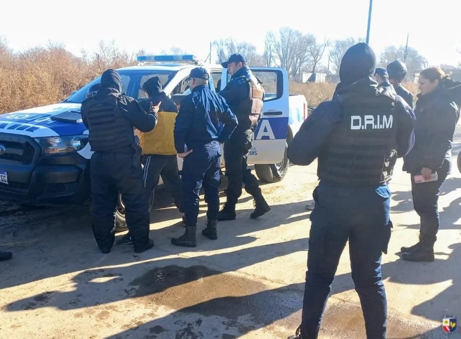 Villa Mercedes, dos personas fueron detenidas por asaltar a un remis, uno tiene 14 años