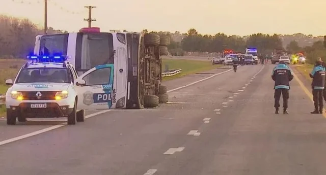 Vuelco en ruta 2: el colectivo tenía unas 20 multas por exceso de velocidad