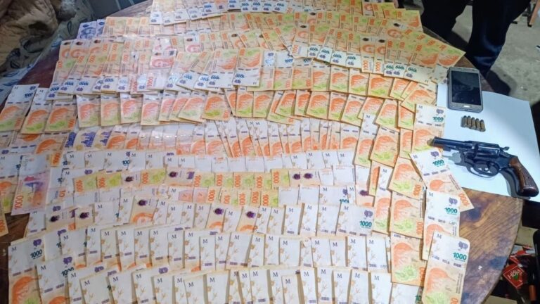 Un camionero es acusado de fingir un asalto para quedarse con $13 millones