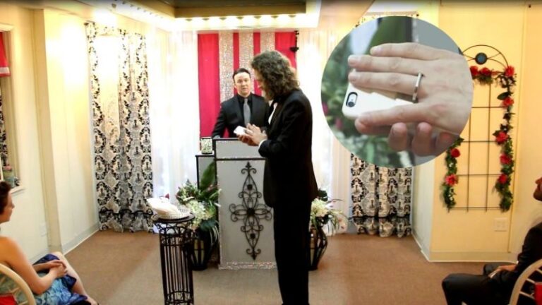 Las Vegas: un hombre se casó con su celular y dijo que fue la relación más larga que tuvo
