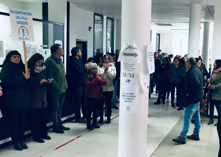 Judiciales; con fuerte movilización los empleados refuerzan su reclamo