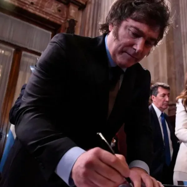 El Gobierno veta la ley de jubilaciones y anuncia un bono de $70.000 para jubilados.