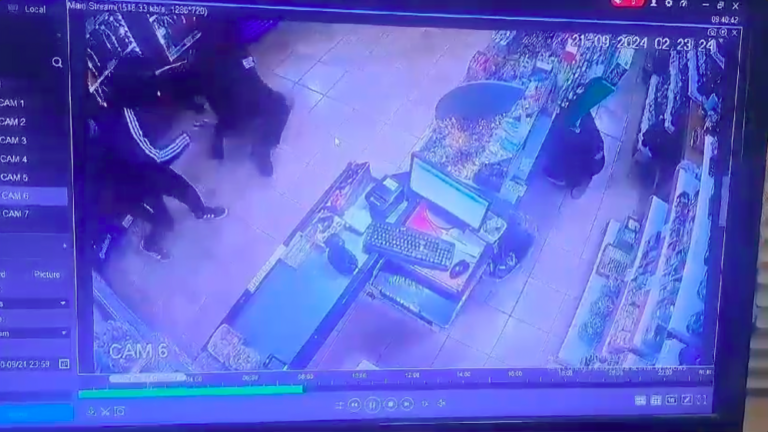 Video: Violento asalto en un supermercado, le gatillaron en la cabeza al guardia