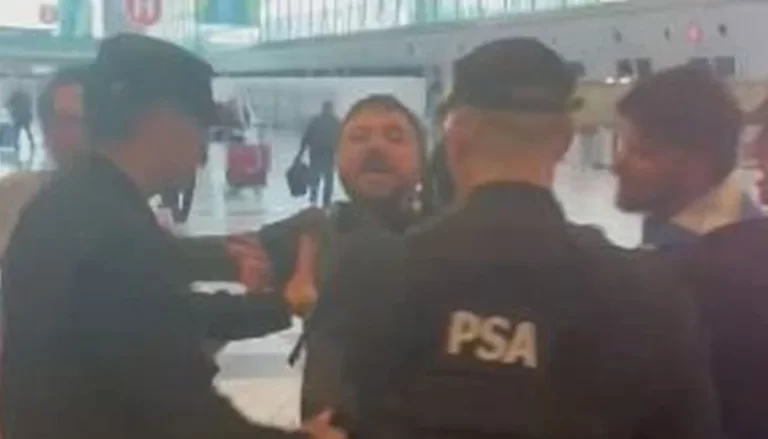 Juan Grabois, en medio de un escándalo en Ezeiza tras su regreso al país