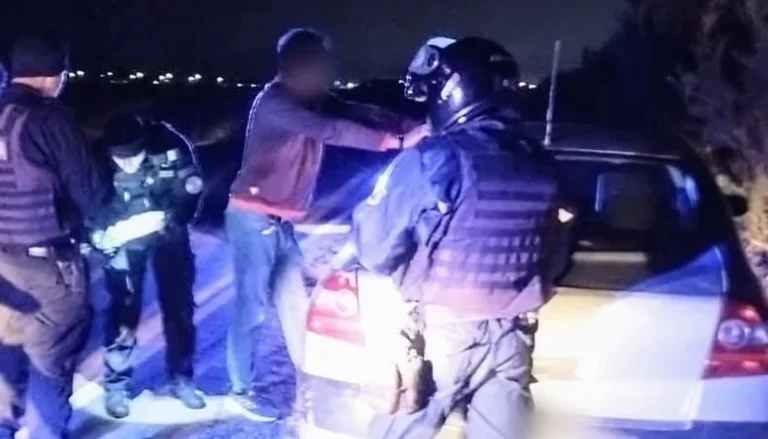 Detienen a hombre que golpeó y quiso abandonar a su novia en la ruta