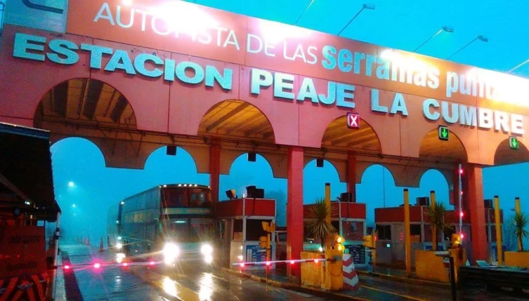 Robo en pleno peaje La Cumbre: sustraen 35 cajas de galletas de un camión