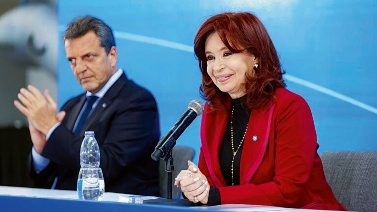 Cristina Kirchner y Sergio Massa reaparecieron en medio de la marcha universitaria: “Vamos a volver”